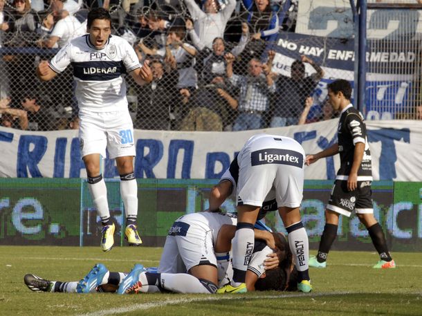 Con sufrimiento, Gimnasia le ganó a All Boys y alcanzó a River en lo más alto de la tabla