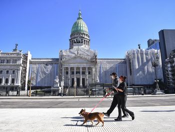 Tras un arranque fresco, se espera una tarde a puro sol en la Ciudad