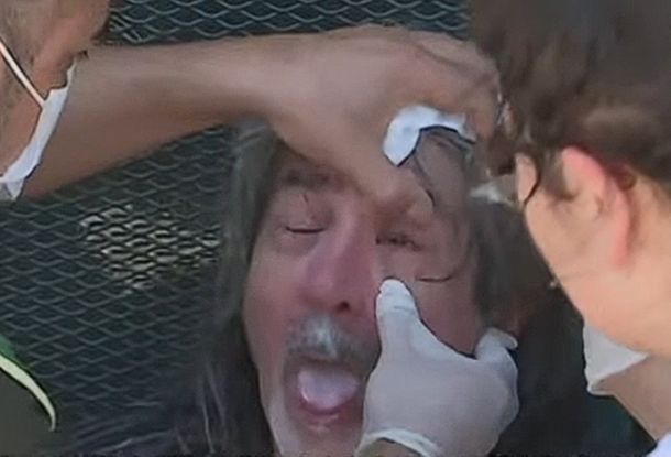 Congreso: un jubilado fue ferozmente atacado con gas pimienta en medio de la marcha