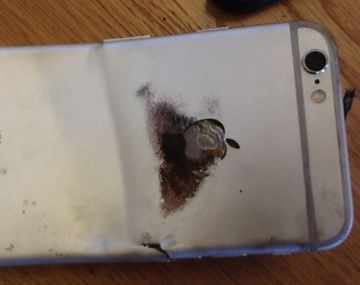 Un iPhone 6 se prende fuego en el bolsillo de un usuario