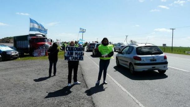Se complica el regreso por un corte en la Ruta 2