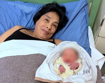 A los 62 años tuvo a su primer hijo y quedó en la historia de la maternidad en Argentina.