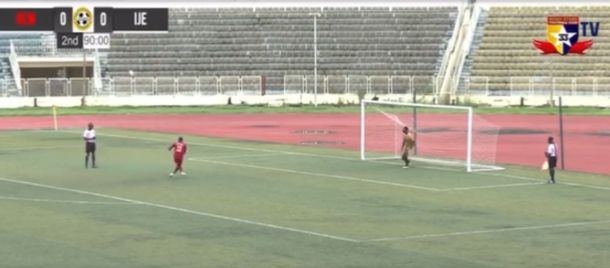 No busques más: el penal más insólito de la historia se pateó en Nigeria