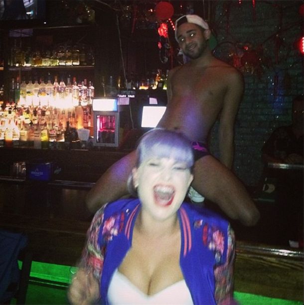 Kelly Osbourne se divirtió en su paseo nocturno por Nueva York