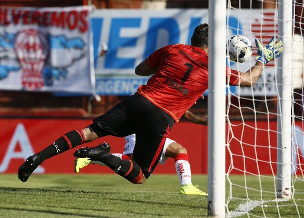 Se cayeron las negociaciones por Andújar y Boca va por un tapado