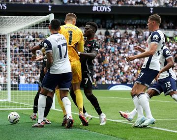 El Tottenham del Cuti Romero cayó en el clásico de Londres ante el Arsenal