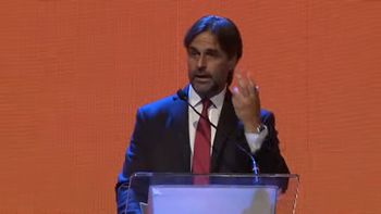 El presidente Luis Lacalle Pou destacó los hitos de su gestión en la cena anual del CED. El presidente Luis Lacalle Pou destacó los hitos de su gestión en la cena anual del CED.