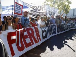 ate, el frente de izquierda y las dos cta marcharon por venezuela y quemaron la bandera de eeuu ate, el frente de izquierda y las dos cta marcharon por venezuela y quemaron la bandera de eeuu