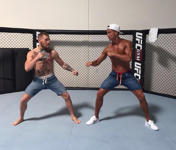 CR7, más oscuro que de costumbre, se le plantó al campeón de UFC