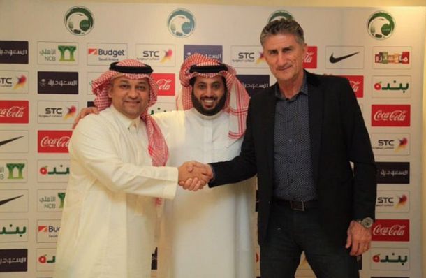 Bauza se queda sin Mundial: lo echaron de Arabia después de solo cinco partidos