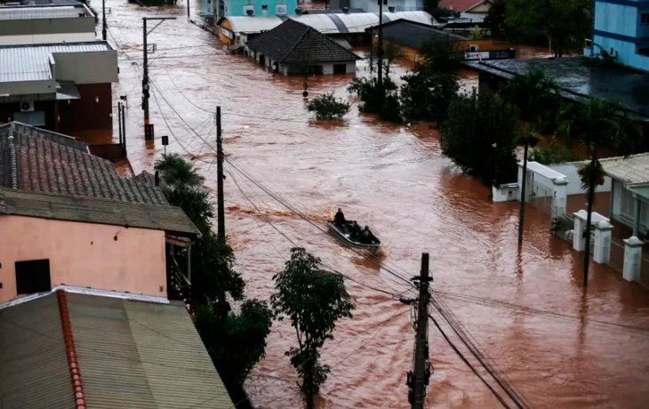 El Gobierno ofreció ayuda a Brasil por las inundaciones fatales