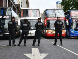 Caos en el centro porteño por micros de larga distancia que bloquean el tránsito