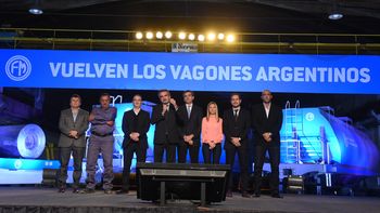 randazzo reaparecio en un acto, pero en segundo plano randazzo reaparecio en un acto, pero en segundo plano