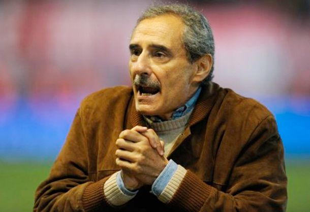 Ángel Cappa hizo leña del árbol caído una vez más: criticó a Messi y al Barcelona