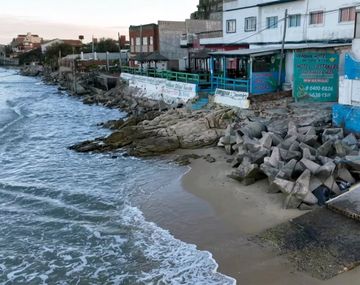 El mar erosiona la costa de Mar del Tuyú.