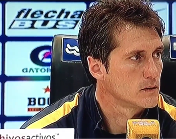 El mellizo se enojó con la pregunta durante la conferencia de prensa