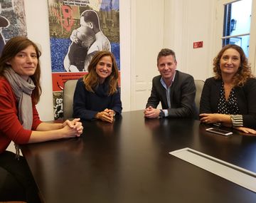 Señal de unidad del PJ en La Plata: Victoria Tolosa Paz y Federico Martelli