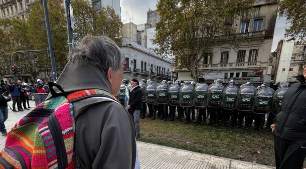 Otra vez represión en el Congreso: gendarmes avanzaron contra jubilados y hubo incidentes
