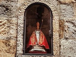 En su honor miles de personas se reunen para esta fecha en Pamplona. En su honor miles de personas se reunen para esta fecha en Pamplona.