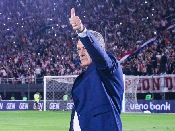 Gustavo Alfaro lo hizo: sacó del pozo a Paraguay y se metió en zona de clasificación