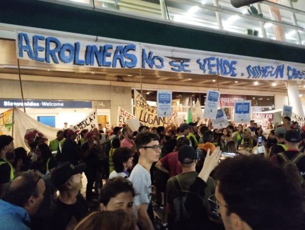 Cacerolazo en Aeroparque: denuncian despidos en GPS-Aerolíneas Argentinas