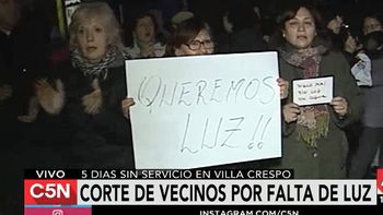 a oscuras, pese al tarifazo: vecinos cortaron varias esquinas de la ciudad por falta de luz a oscuras, pese al tarifazo: vecinos cortaron varias esquinas de la ciudad por falta de luz