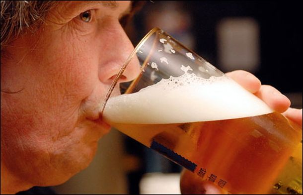 El gobierno holandés contrata alcohólicos y les paga con cerveza