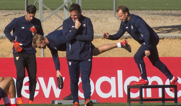 Piel de gallina: la emocionante carta de los jugadores de Sevilla para Eduardo Berizzo