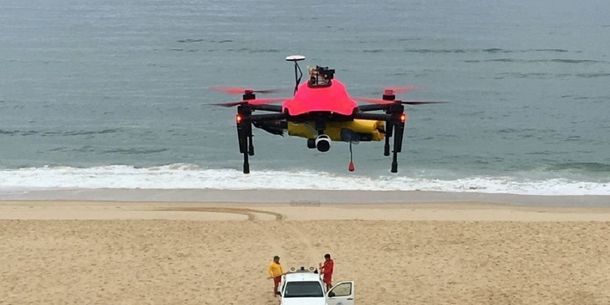 Usan drones para rescates en el mar en una playa de Francia