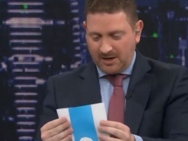 Tras militar sus beneficios, Jonatan Viale hizo un papelón al mostrar cómo se usa la Boleta Única
