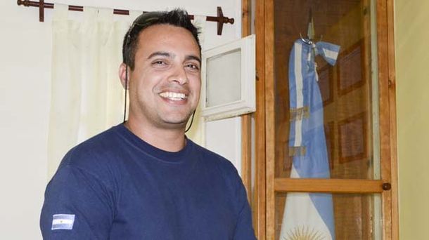 Un policía encontró 14 mil pesos en una valija y los devolvió