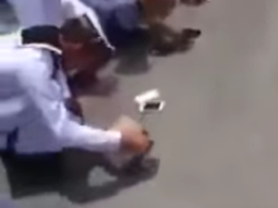 Castigo: los hicieron romper sus celulares