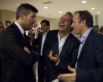 Tinelli, Scioli e Insaurralde en la reapertura del cine de Bolivar