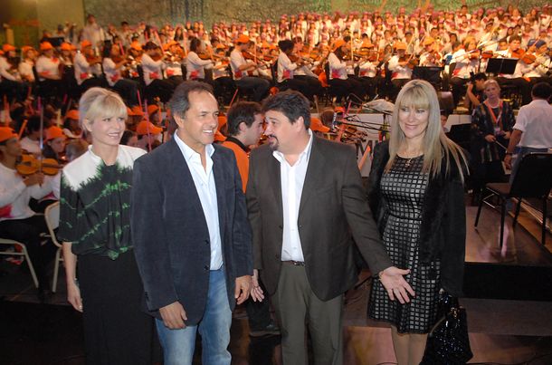 Scioli se mostró junto al gobernador de Misiones en un festival