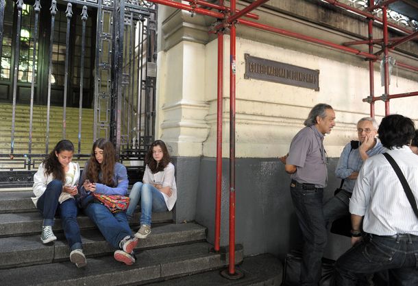 Definen si alumnos del Nacional Buenos Aires quedan libres