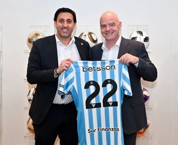 Diego Milito se reunió con Gianni Infantino en medio de su campaña en Racing