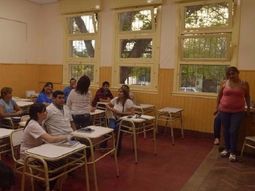 La reunión de directivos y docentes de la Escuela Normal con autoridades del Ministerio de Educación. Crédito: El Tribuno