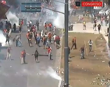 Incidentes en el Congreso: un hidrante dañó un móvil de C5N