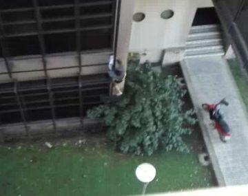 Escapó de Tribunales usando sus pantalones