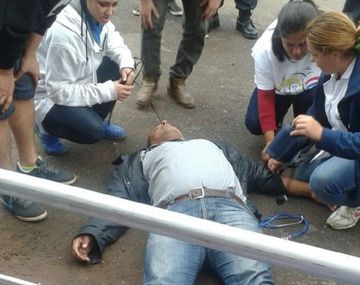 Cubría la visita de Francisco y cayó de un edificio