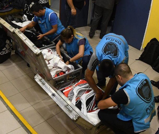 Polémica por la inspección que hizo la policía de la utilería de River en la Bombonera
