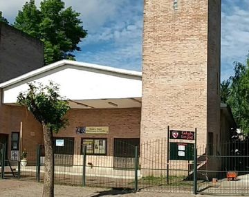 Un colegio católico quiere prohibir que las chicas usen polleras para evitar tentaciones