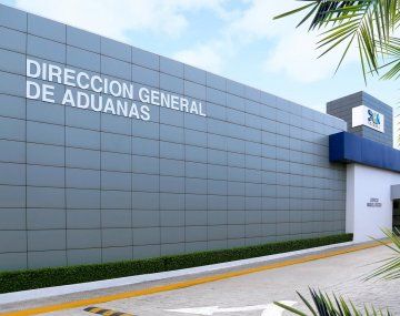 Millonario reclamo en dólares de la Aduana a empresas
