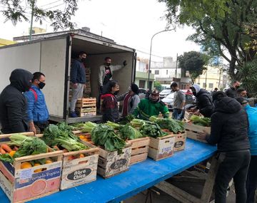La verduler&iacute;a Lea don&oacute; 365 cajones con mercader&iacute;a en Barrio Mitre