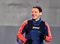 Colgó los botines: Mesut Özil se retiró del fútbol a los 34 años