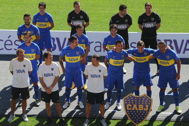 Osvaldo, con nuevo look en la presentación del plantel de Boca