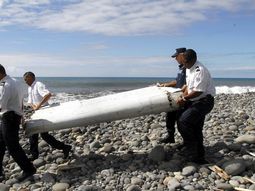 confirman que el pedazo del ala encontrada en el oceano indico es del mh370