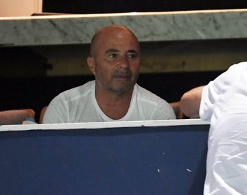 Jorge Sampaoli en la cancha de Racing