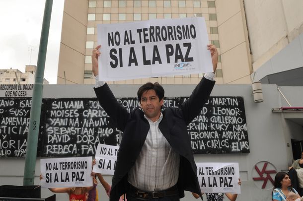 Familiares de víctimas del atentado a la AMIA repudiaron a Nisman