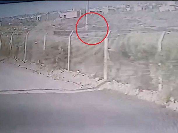 Chubut: robó un auto, atropelló a un chico, volcó y los vecinos lo detuvieron a golpes